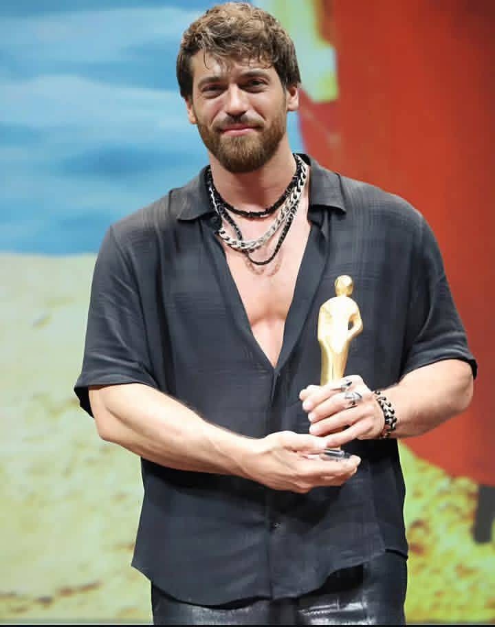 🇧🇷👑🌟👏👏👏💯🥰🙏
Parabéns Can Yaman pelo sucesso alcançado, você merece meu querido, que venham muito mais, sucesso sempre!👑🌟
#CanYaman