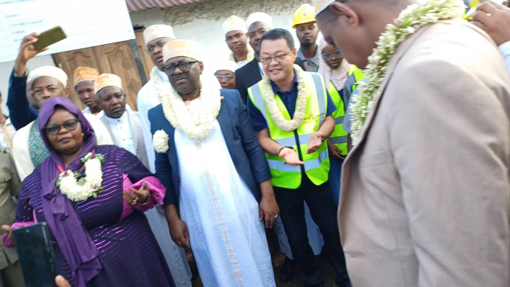Société
Nioumachoi : un nouveau souffle pour l’accès à l’eau potable
Un projet ambitieux d’adduction d’eau a été lancé à Nioumachoi, avec la pose de la première pierre le vendredi 20 juin. 
lagazettedescomores.com/soci%C3%A9t%C3…