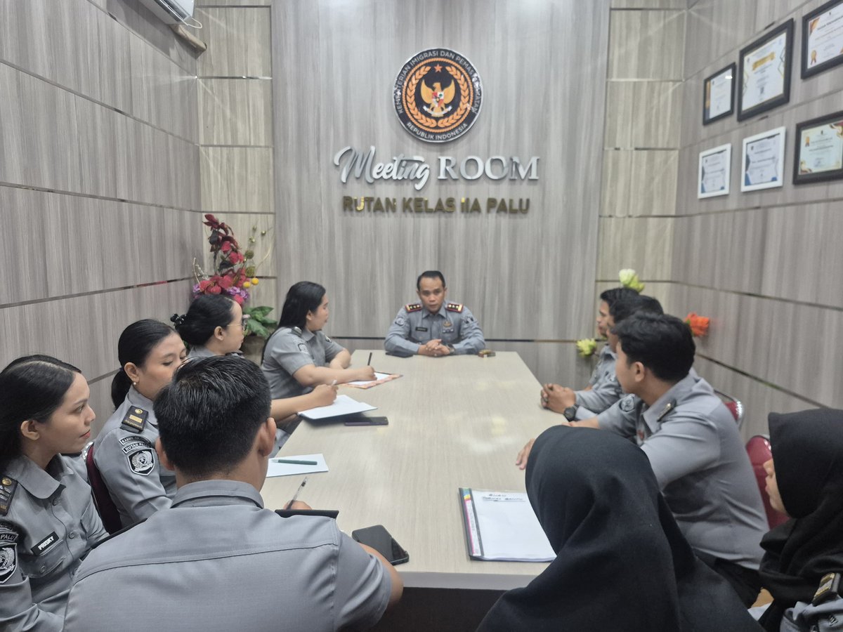 palu_rutan's tweet photo. Evaluasi dan Arahan, Karutan Palu Briefing Bersama Subseksi Pelayanan Tahanan

https://t.co/L6n3ojXuJz
HUMAS RUTAN PALU 
#kemenimipas 
#pemasyarakatan 
#guardandguide 
#humasimipas 
#infoimipas https://t.co/NYDl4pR2wF