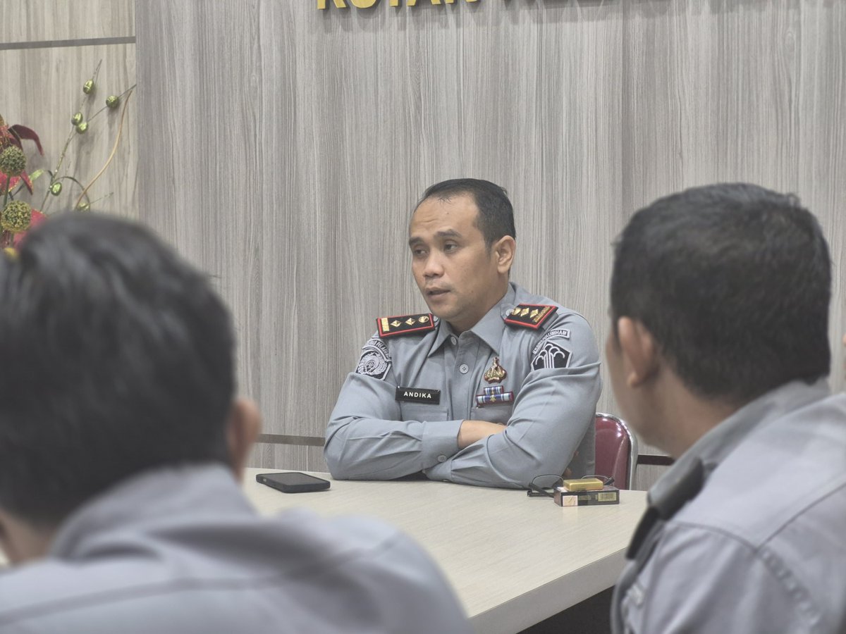palu_rutan's tweet photo. Evaluasi dan Arahan, Karutan Palu Briefing Bersama Subseksi Pelayanan Tahanan

https://t.co/L6n3ojXuJz
HUMAS RUTAN PALU 
#kemenimipas 
#pemasyarakatan 
#guardandguide 
#humasimipas 
#infoimipas https://t.co/NYDl4pR2wF