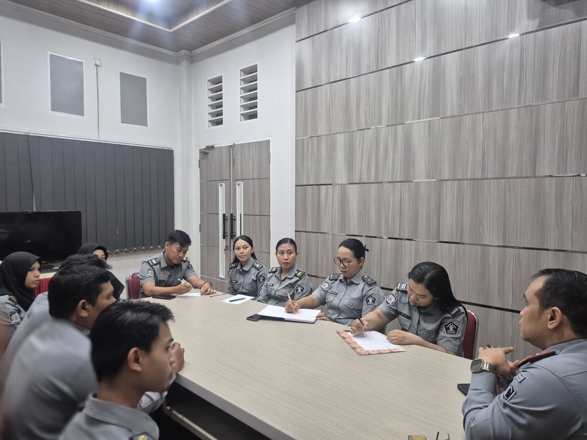 palu_rutan's tweet photo. Evaluasi dan Arahan, Karutan Palu Briefing Bersama Subseksi Pelayanan Tahanan

https://t.co/L6n3ojXuJz
HUMAS RUTAN PALU 
#kemenimipas 
#pemasyarakatan 
#guardandguide 
#humasimipas 
#infoimipas https://t.co/NYDl4pR2wF