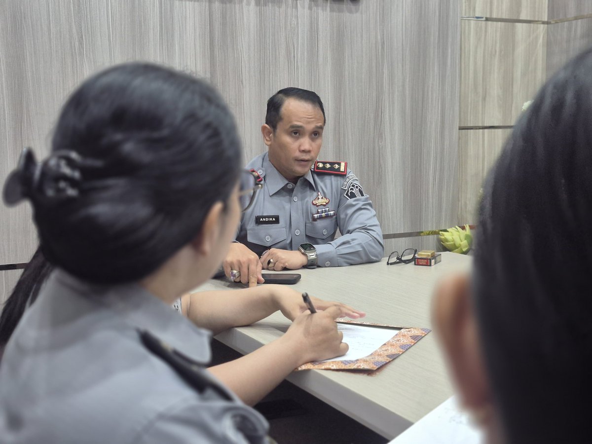 palu_rutan's tweet photo. Evaluasi dan Arahan, Karutan Palu Briefing Bersama Subseksi Pelayanan Tahanan

https://t.co/L6n3ojXuJz
HUMAS RUTAN PALU 
#kemenimipas 
#pemasyarakatan 
#guardandguide 
#humasimipas 
#infoimipas https://t.co/NYDl4pR2wF