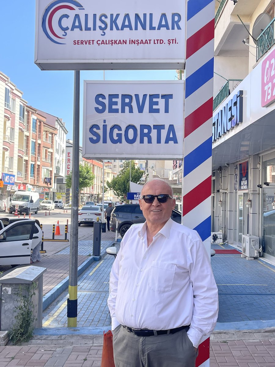 Âsâf'ın mikdârını bilmez Süleyman olmayan,
Bilmez insan kadrini âlemde insan olmayan.
Ziya PAŞA