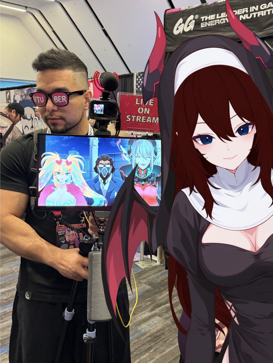 Some of my favorite v tuber I met at offkai thanks to <a href="/obkatiekat/">obkatiekat🐾</a> <a href="/zentreya/">Zentreya⚡🐲⚔️</a> <a href="/Buffpup_/">Buffpup 🦴VchiBan✨</a>  for the opportunity to say hi