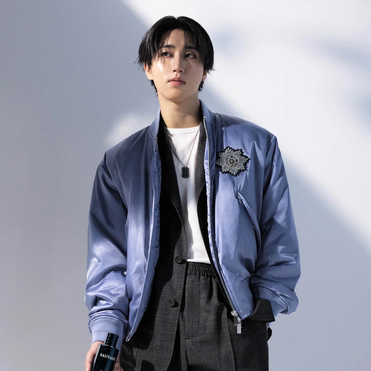 loveleeknowingu's tweet photo. 💬han described the photoshoot in 3 words: accomplished, nervous, hungry
🐿️I usually shoot w the other members &amp; I’m not yet used to doing this solo, so I was nervous but do also feel a sense of accomplishment. though this only proved further how much the members mean to me, + https://t.co/CdceTNx07t