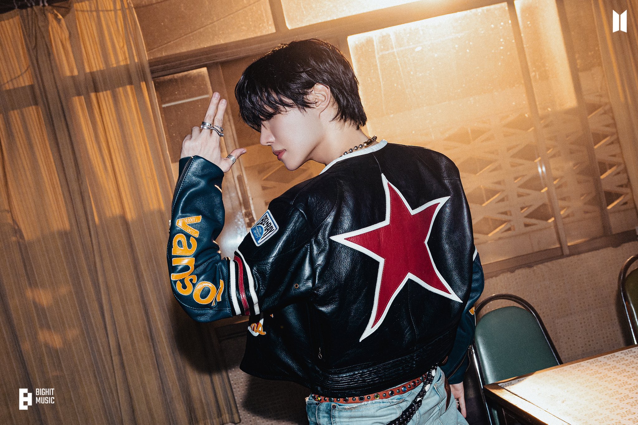 2018 BTS ᴋ-ᴘᴏᴘ IDOL Vol.8 - メルカリ