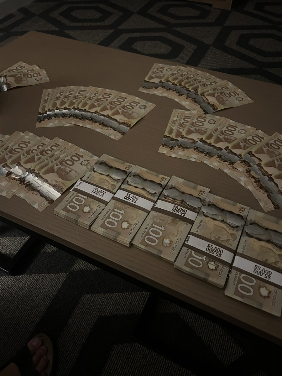 LSB1961LSB's tweet image. Just hit the  largest bet we ever made on the #Craps table
$5000 on the 11 at 3-1 Boom!
After starting with $25 we kept on pressing it