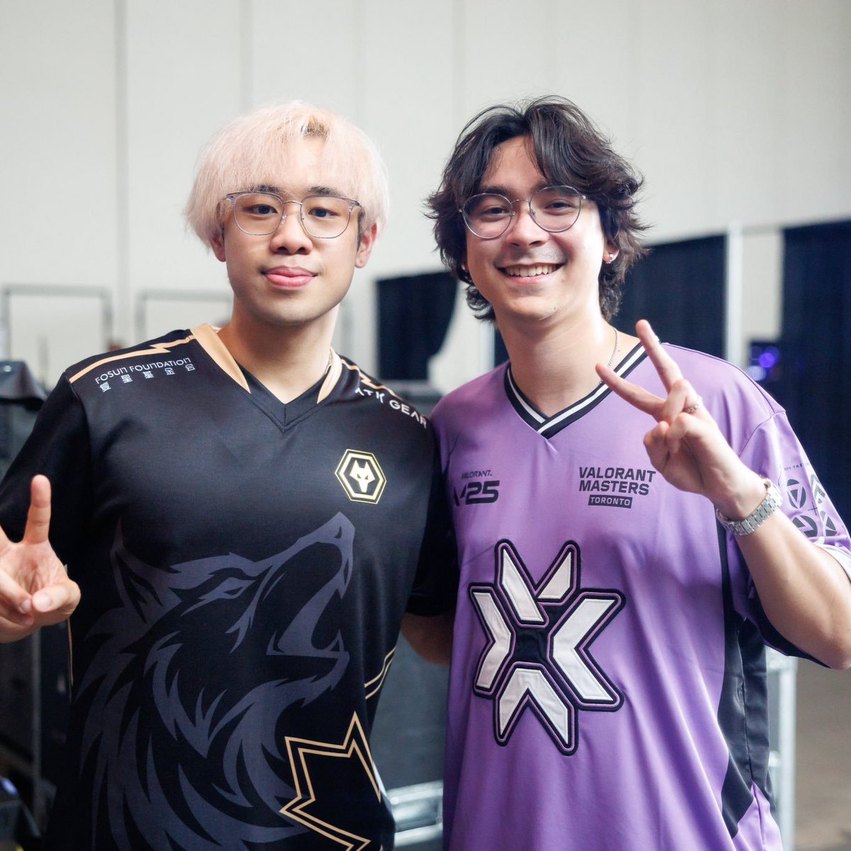 ValorINTEL's tweet photo. SiuFat met TenZ ✌️❤️ https://t.co/7Sz73WtCfW