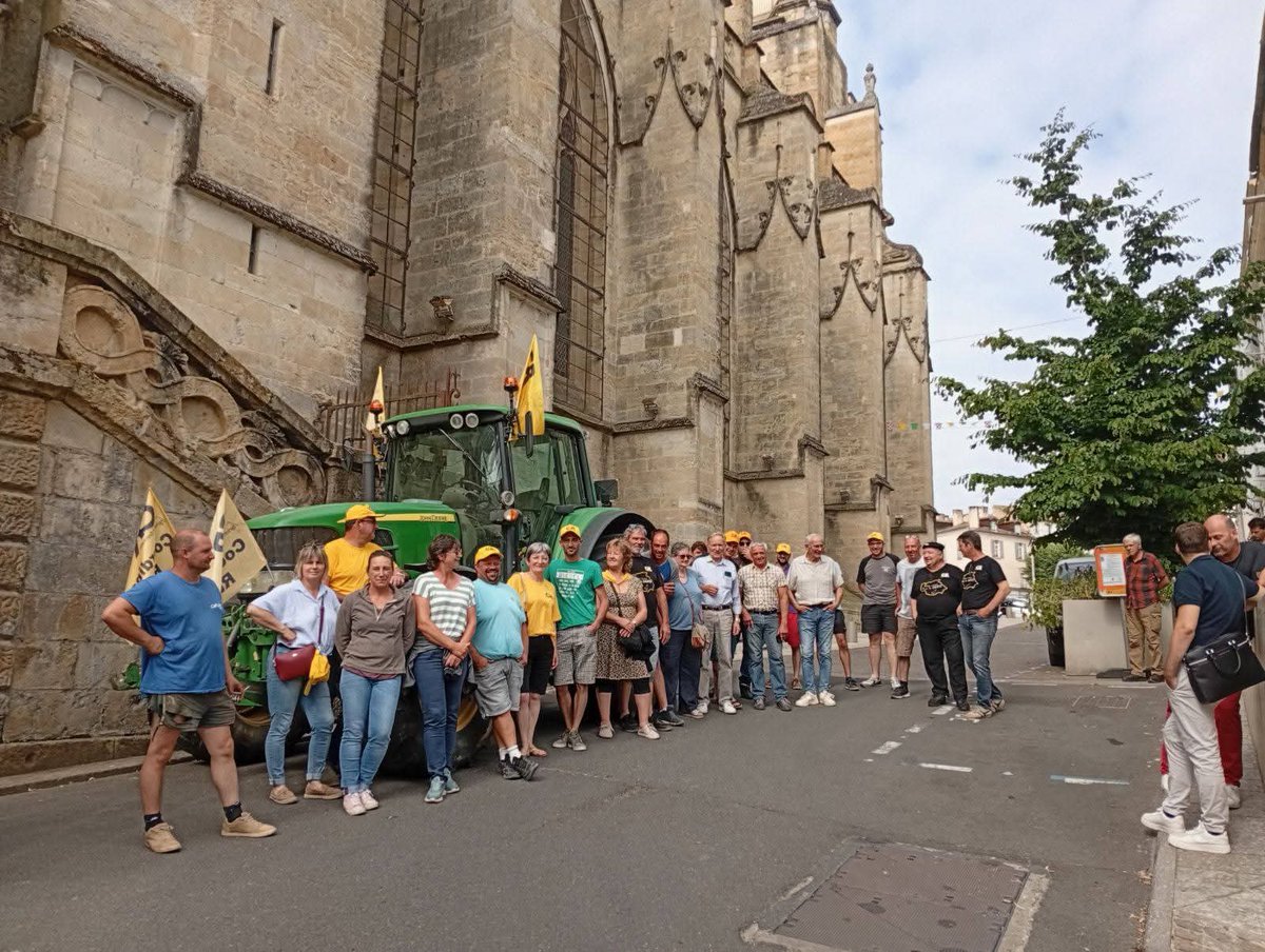 coordinationrur's tweet photo. 💛🖤 Solidarité : la #CR32 présente pour soutenir Lionel Candelon, président de la Chambre d’Agriculture du #Gers, auditionné hier à Auch
Ça ne nous empêchera pas de continuer à denoncer ! La #CoordinationRurale en première ligne pour défendre TOUS les paysans 
#Agriculture #AgriculteursEnColère