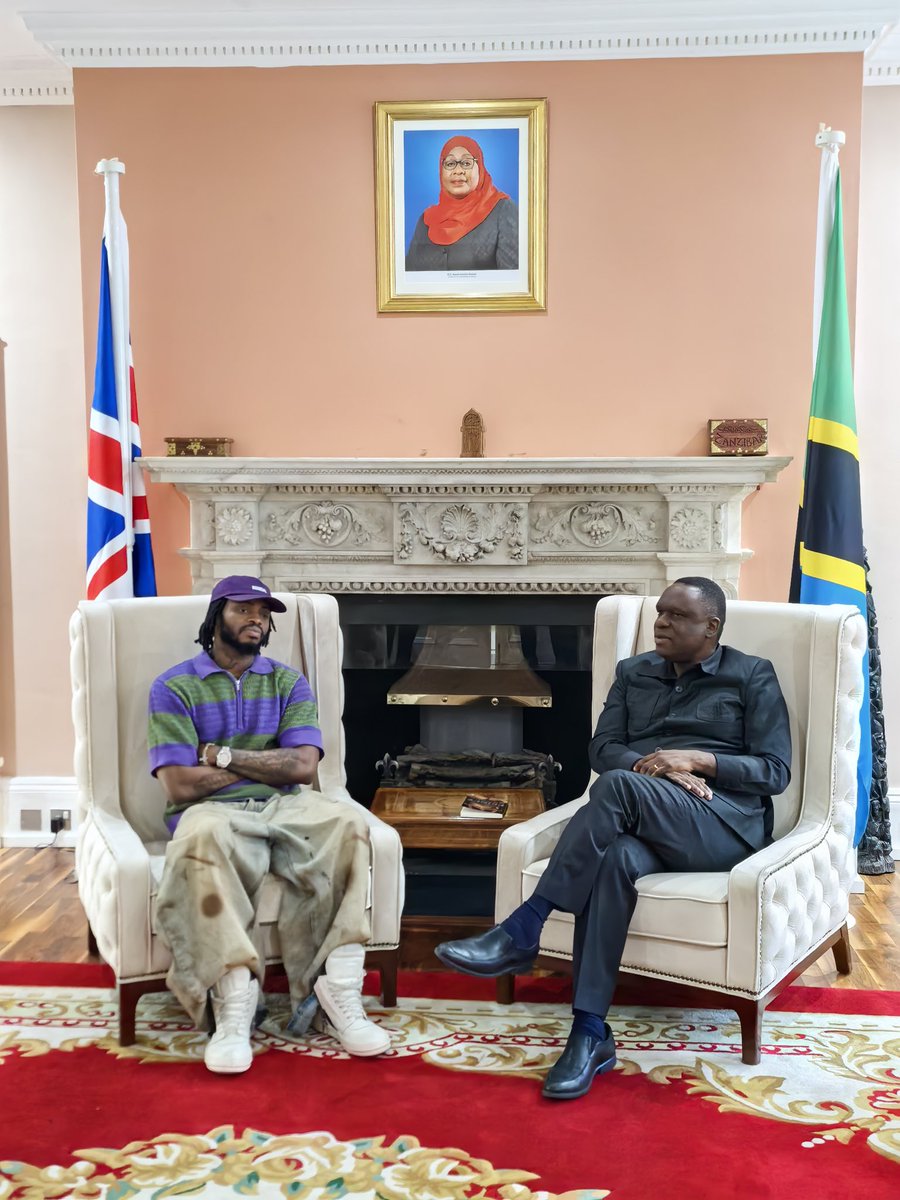 MbelwaK's tweet image. Yesterday, I welcomed to the High Commission; Diamond Platinumz, Tanzania’s superstar singer and entrepreneur. Through his outstanding performance, I congratulated him on proudly flying Tanzania’s flag at London’s Royal Albert Hall, one of the world’s most iconic venues.
We…