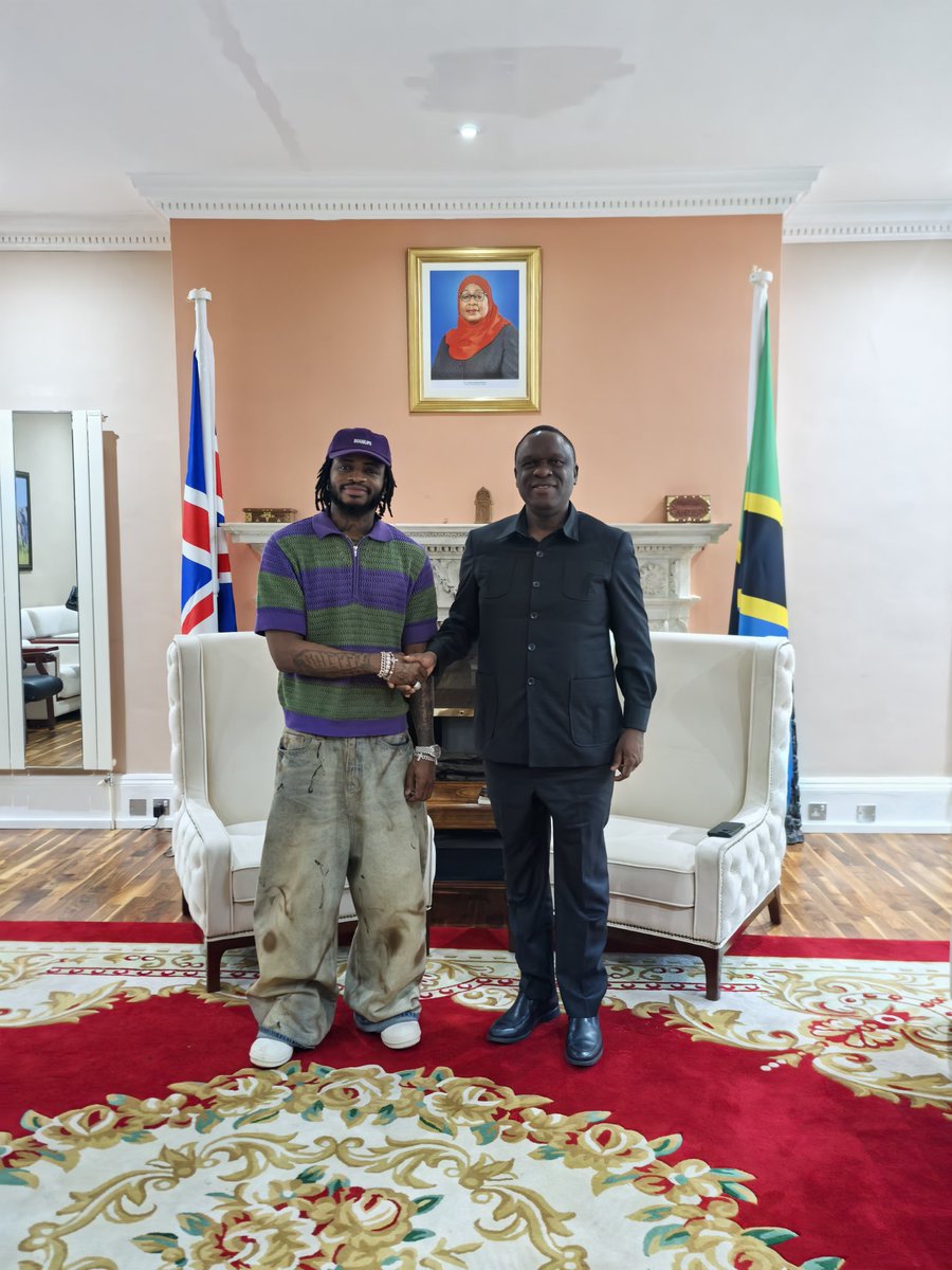 MbelwaK's tweet image. Yesterday, I welcomed to the High Commission; Diamond Platinumz, Tanzania’s superstar singer and entrepreneur. Through his outstanding performance, I congratulated him on proudly flying Tanzania’s flag at London’s Royal Albert Hall, one of the world’s most iconic venues.
We…