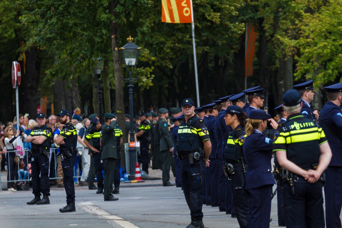Vandaag start de #NAVO-top. Aan alle #politiemensen, basisteams, bedrijfsvoering en #veiligheidsprofessionals: veel succes! Jullie inzet is onmisbaar voor onze bescherming. We hopen op een voorspoedig en incidentvrij verloop. Dank voor jullie toewijding. #politie #thehague
