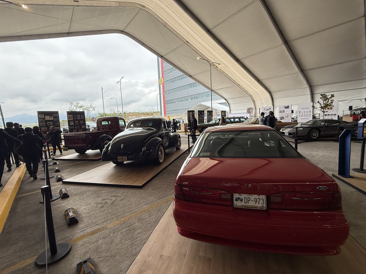 alejandrohdezfonseca (@alejandrohdezf3) on Twitter photo Con inversión de 450 MDD y el compromiso de creación de 833 empleos en Irapuato, <a href="/FordMX/">Ford de México</a> se posiciona como referente en Electromovilidad, propiciando a la vez el desarrollo de su cadena de suministro en Gto; donde cuenta con proveedores que han logrado el distintivo Q1 Ford. Con inversión de 450 MDD y el compromiso de creación de 833 empleos en Irapuato, <a href="/FordMX/">Ford de México</a> se posiciona como referente en Electromovilidad, propiciando a la vez el desarrollo de su cadena de suministro en Gto; donde cuenta con proveedores que han logrado el distintivo Q1 Ford.