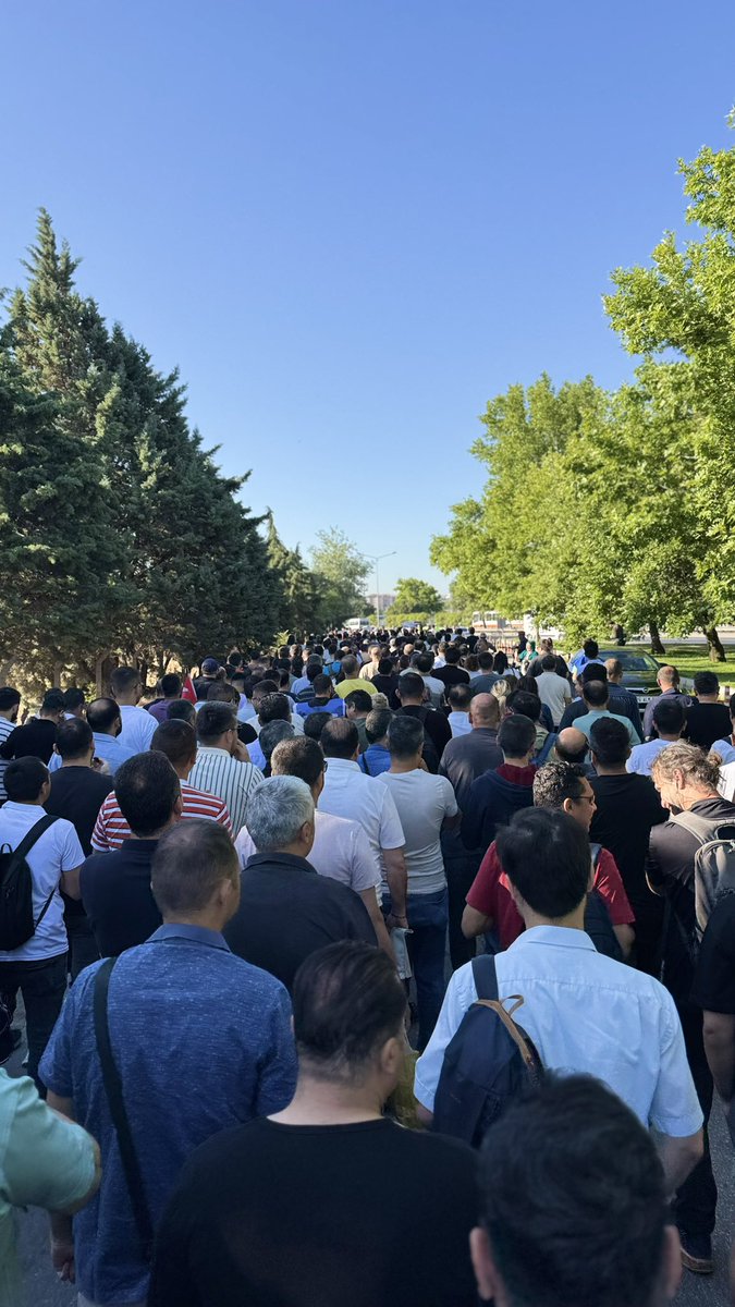 Harbiseskisehir's tweet photo. GEÇİNEMİYORUZ! SUSMUYORUZ! MÜCADELEYE DEVAM EDİYORUZ!

Bugün Eskişehir’de işçi onuruna, alın terine yakışır bir yürüyüş gerçekleştirdik!
Binlerce savunma işçisi, emeğini, öfkesini ve kararlılığını alanlara taşıdı. https://t.co/IMS7UP20hZ