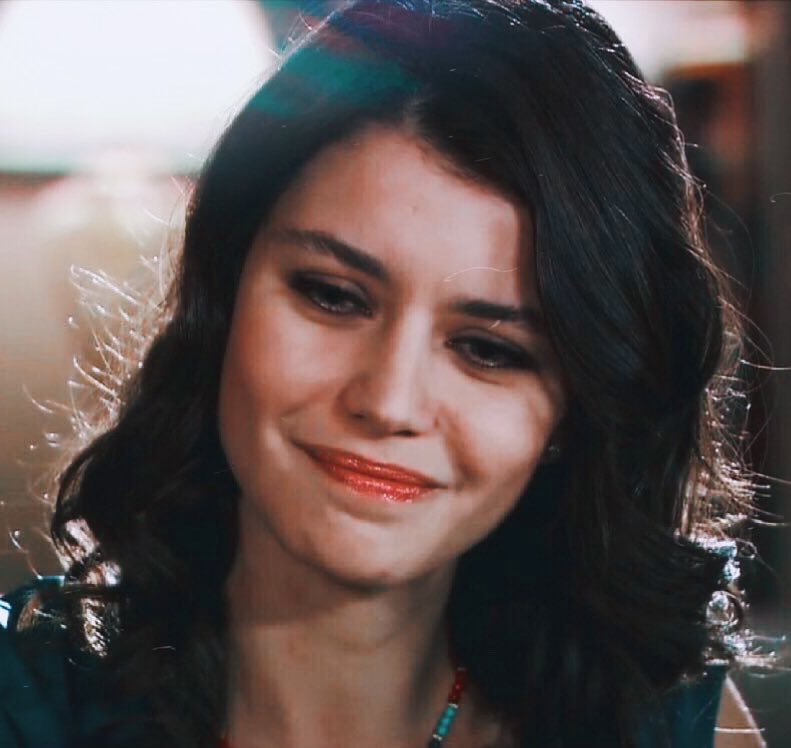 Shamshieel's tweet photo. Her şeyi tek bir kelimeye sığdırmak... Bihter💔
#AşkıMemnu #BihterZiyagil https://t.co/UNoiycfnD0