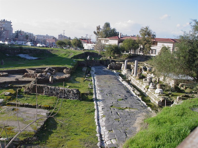 Tarsus'un kalbinde tarihle yürümek…
Roma döneminden kalma Antik Cadde’de güne merhaba demek bir başka güzel!
Tarihin izinde, huzur dolu bir gün dileriz 🌞

#Tarsus #AntikCadde #RomaYolu #TariheYolculuk #Mersin #Günaydın #TarihKokanŞehir #Keşfet