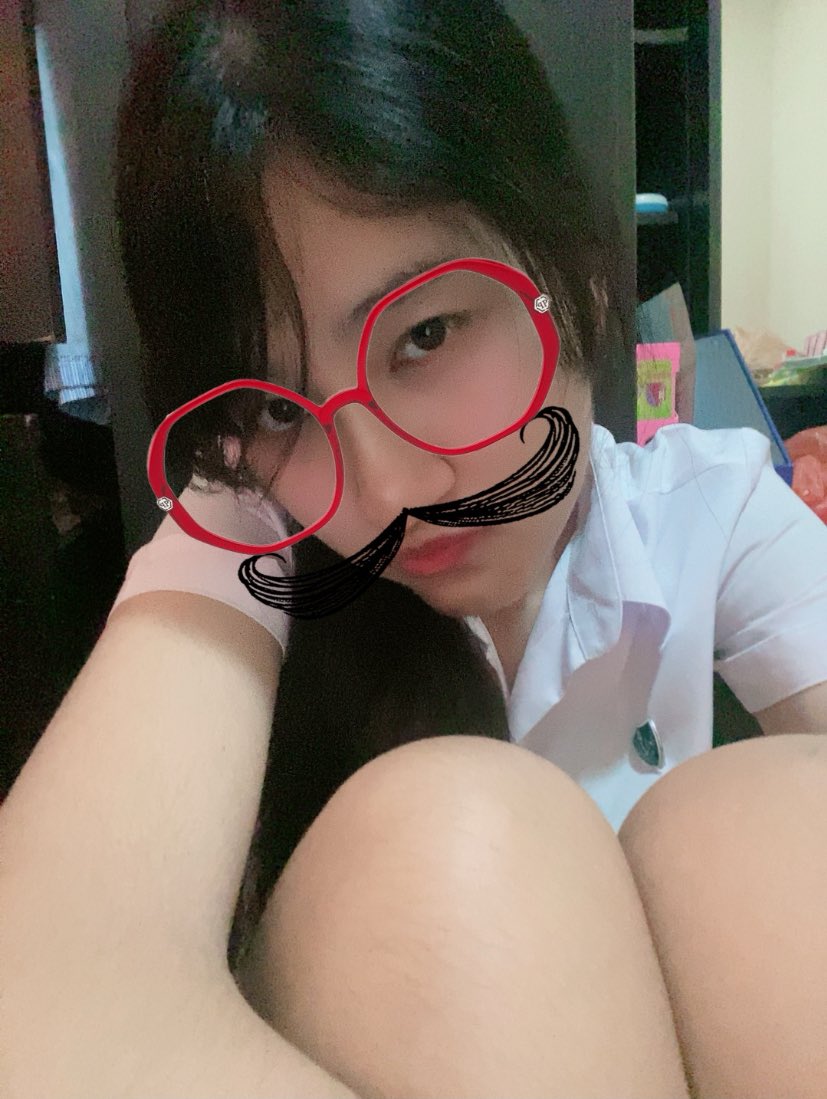 whywas1born's tweet photo. เห้ยไอน้องแว่นแดง https://t.co/qjwt7R9T8s