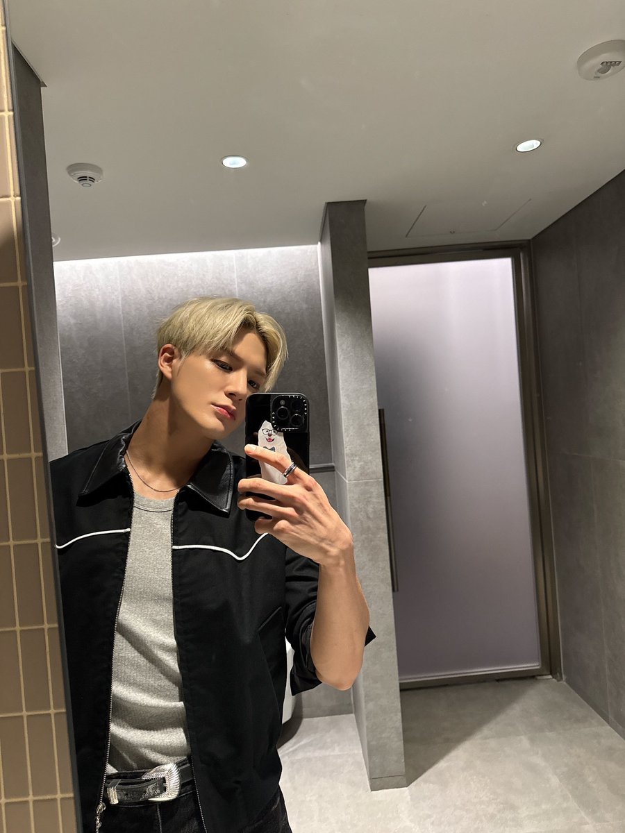 minjisfp's tweet photo. GANTENG BGT LG https://t.co/xGNICKRAW8
