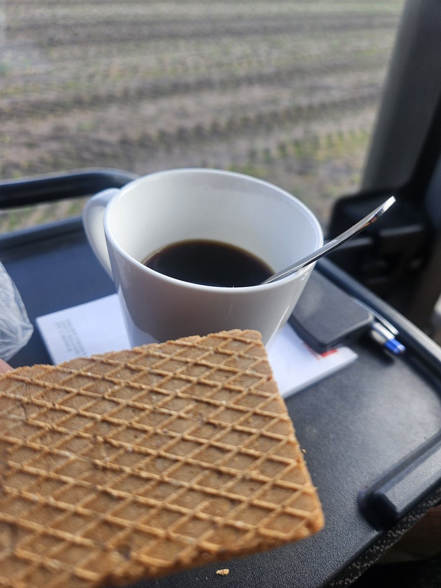 LbThijssen's tweet image. Altijd lkkr, koffie en een koek. #gewaardeerd