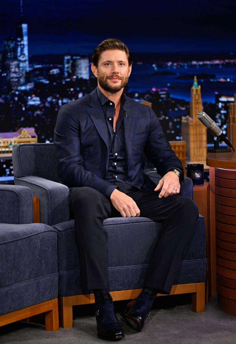 aussiesarbear's tweet photo. Jensen wore the socks I gave him in Nashville,  destiel plaid 🤯 https://t.co/dsMar62iCB