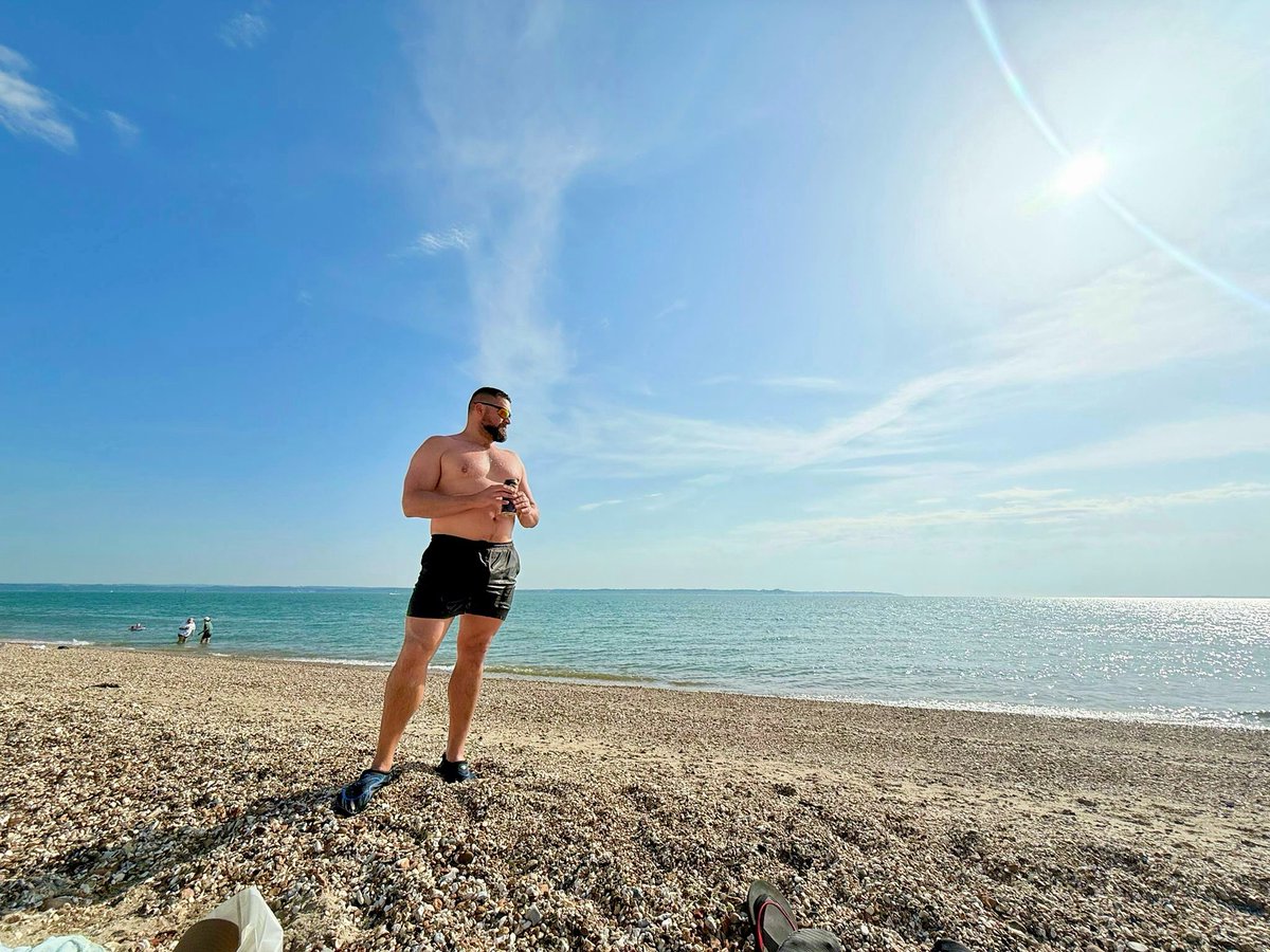 Gboystyle's tweet photo. Ahhh the weekend was great for a beach day! 🏖️ 🌊 ☀️ https://t.co/FRL9j1SU6f