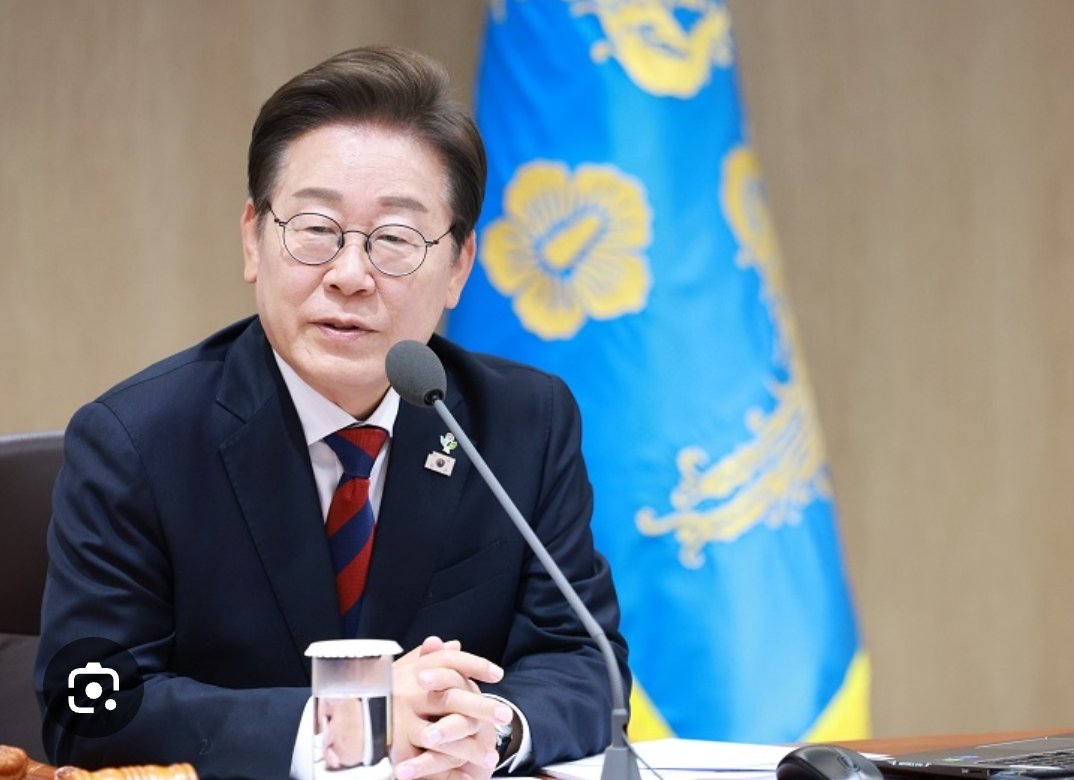 이재명 대통령.
어공 80명 6월23일자로
전원 면직.
일은 안하고 출근도 안하고
게겼던 계약직 공무원 
중징계.
확실한 설거지 완료.