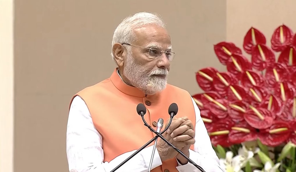 श्री नारायण गुरु ने हमेशा महिला सशक्तिकरण पर जोर दिया था। ​हमारी सरकार भी Women-led development के साथ आगे बढ़ रही है। 

हमारे देश में आजादी के इतने वर्षों बाद भी ऐसे कई क्षेत्र ​थे, जिनमें महिलाओं की एंट्री ही बैन थी। हमने इन प्रतिबंधों को हटाया। नए नए क्षेत्रों में महिलाओं को