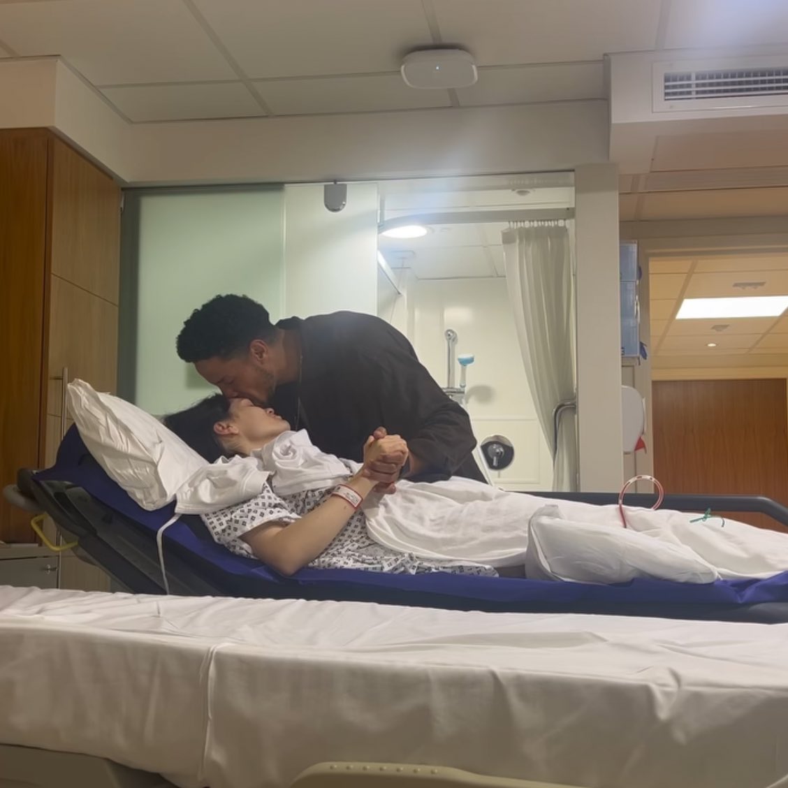 Jessie J has successfully underwent breast cancer removal surgery.