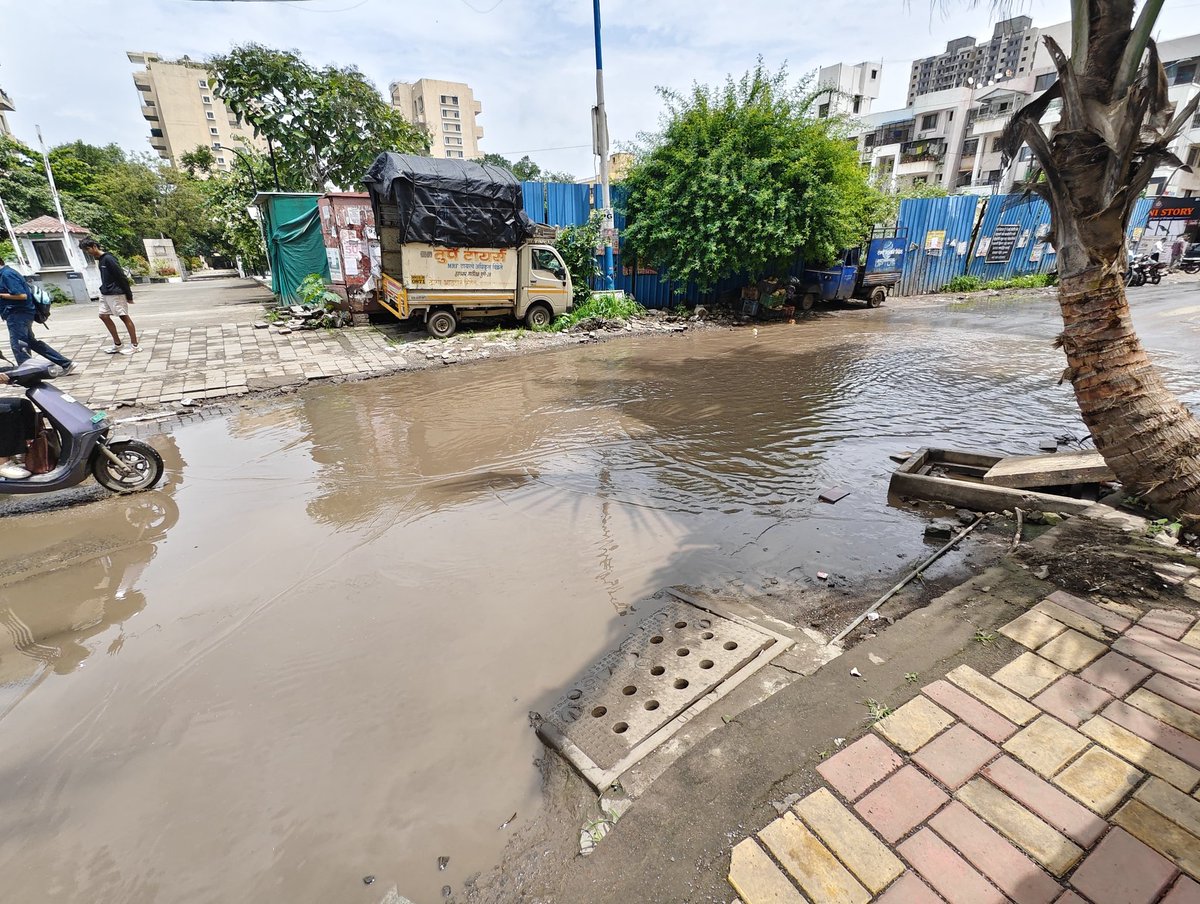 Jenilbafna1's tweet photo. @PMCPune @CitizenofPune @MirrorPune @Pune 
This is current state of the road right outside Marvel Bounty, Malwadi. It's not even walkable. Despite multiple complaints, there’s been no action. 
How long do citizens have to suffer for basic infrastructure? #Pune #PMC #RoadSafety https://t.co/2PqsQ859wM
