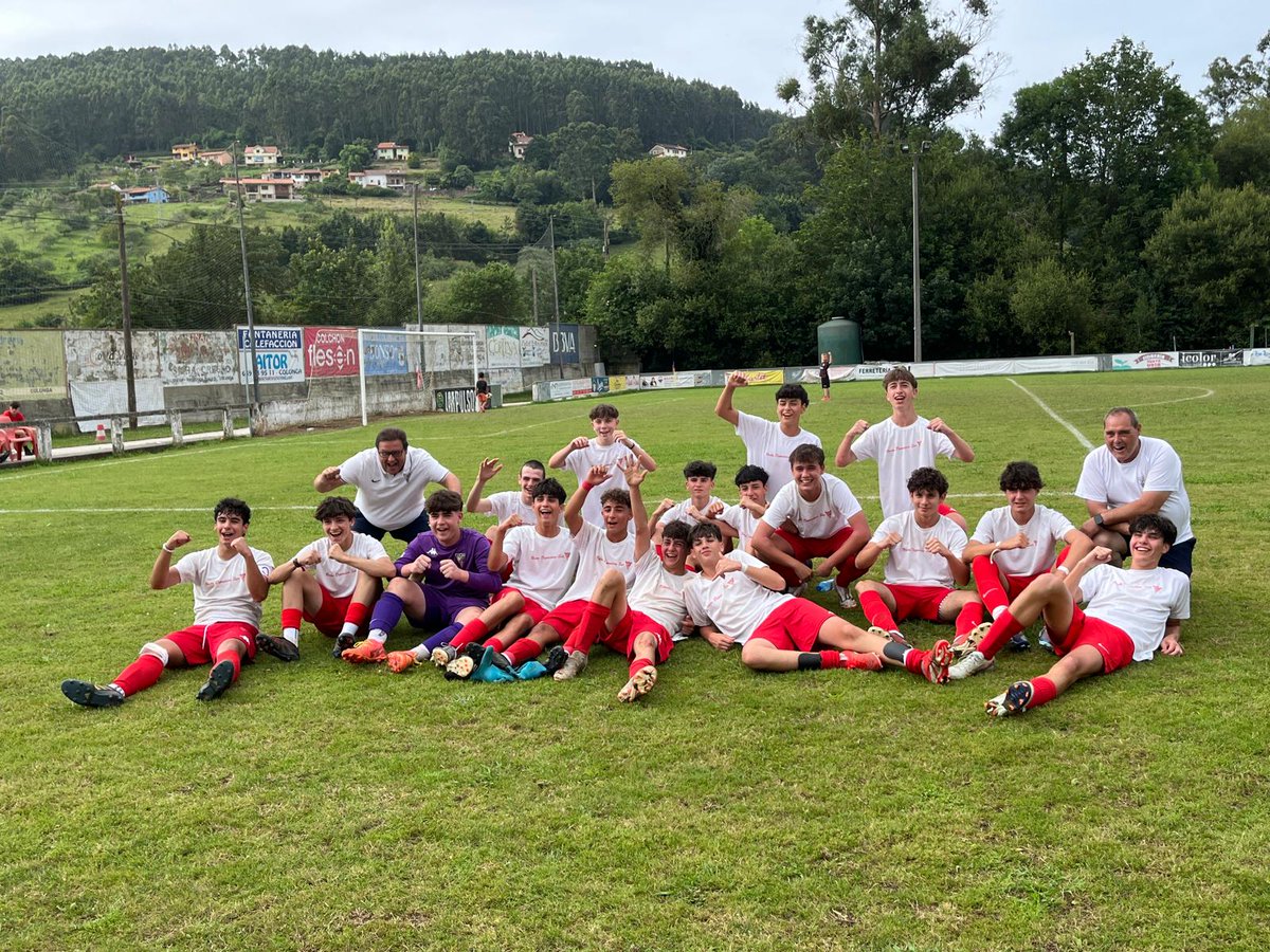 Nuestros Cadete Atco A y Cadete Zona cerraron una gran temporada disputando la Copa Jurásico en Colunga. Ambos se enfrentarían en semifinales y el Cadete Atco A disputaría la final que no pudo llevarse.
Gran campaña y torneo de ambos conjuntos y sus cuerpos técnicos.