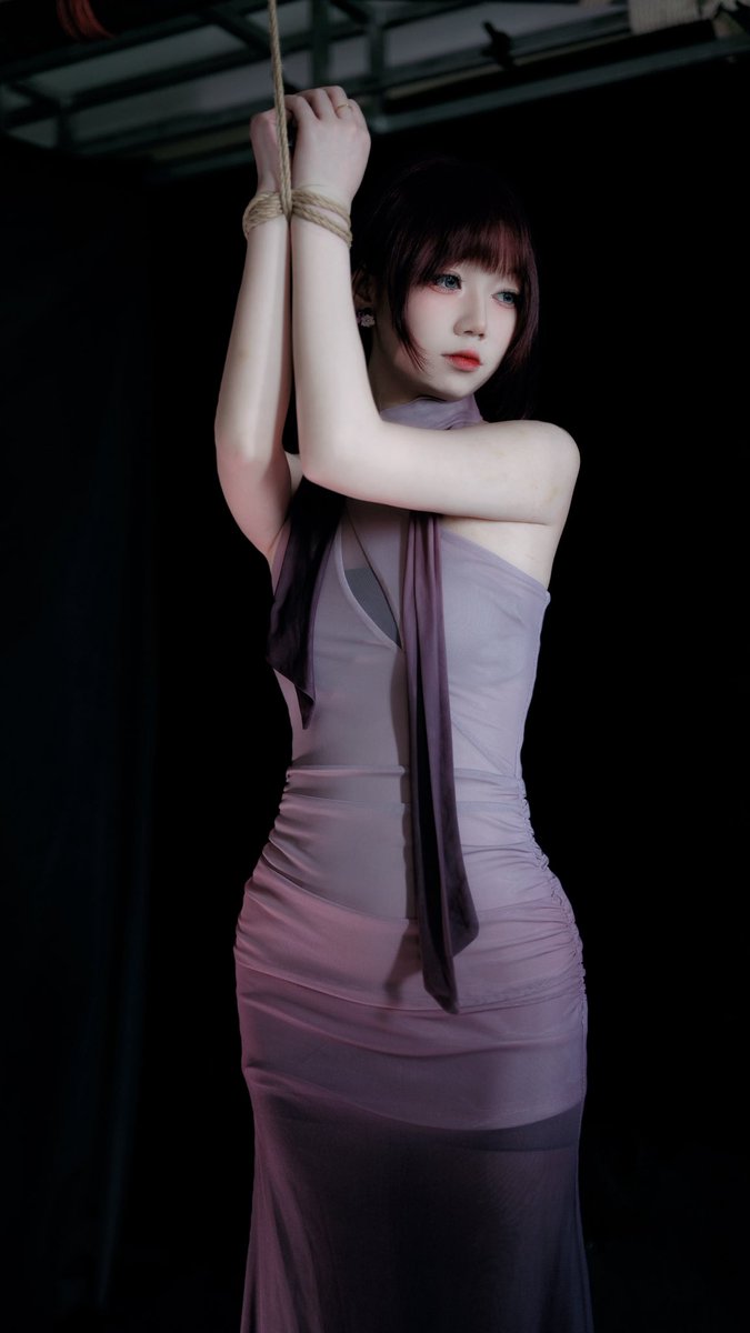 身上的烟味好重 像催泪弹

📷：<a href="/BuyeBondage/">不夜</a>