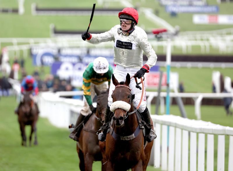 Our third guest has arrived, David Bass will be part of the Fight or Flight evening!

A top-class jockey and an even better person, we’re really lucky to have him involved. Looking forward to what promises to be a brilliant night! 🙌