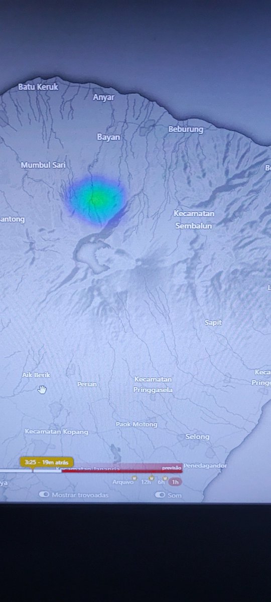 Ronaldoafs's tweet photo. Correção, lá em Monte Bromo na indonésia são 13:48 da tarde, essa mancha é uma pequena chuva ao lado do vulcão, estamos a 10 horas de diferença de lá, se aqui for 12:00 PM lá será 22:00 da noite...  Juliana Marins https://t.co/dlxCGyLEF0