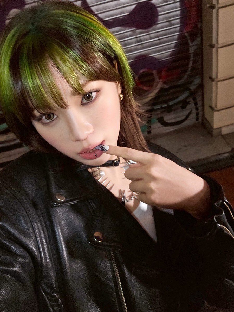 🍬💖🌸💓                       🖤💣🌑♣️
🍧🌈🍭🎀                       ⛓️🎱💀◼️
🌷💗💞🦄                       ☠️🕸️♠️🖤
💖🌸💘🌺                       🖤💣⚫🌑