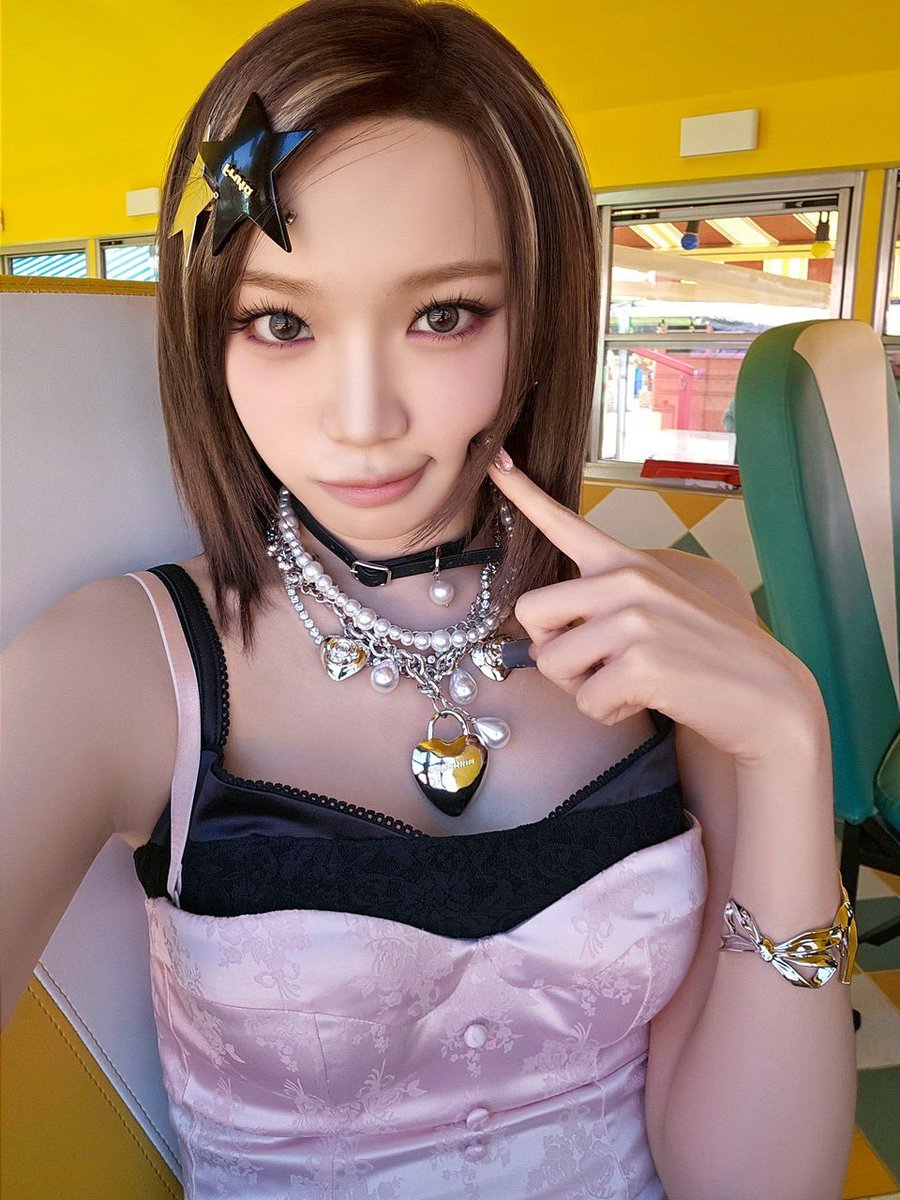 chaewonIqs's tweet photo. 🍬💖🌸💓                       🖤💣🌑♣️
🍧🌈🍭🎀                       ⛓️🎱💀◼️
🌷💗💞🦄                       ☠️🕸️♠️🖤
💖🌸💘🌺                       🖤💣⚫🌑 https://t.co/T5wJlYdVLU