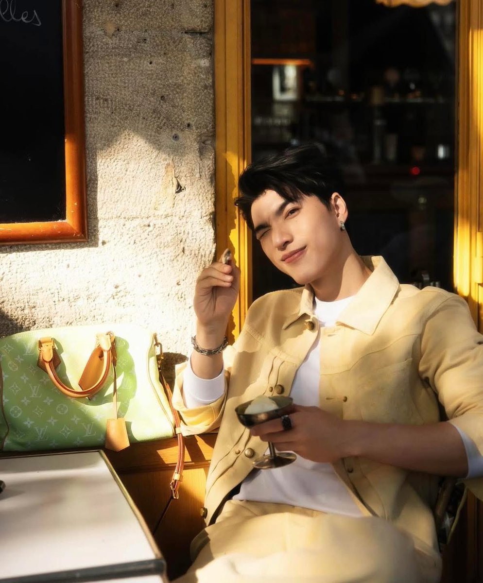 Ledung309's tweet photo. Mới khai vị thôi mà cỡ này
@LouisVuitton 
#HIEUTHUHAI #LVMenSS26 https://t.co/zPf4g2B3e0