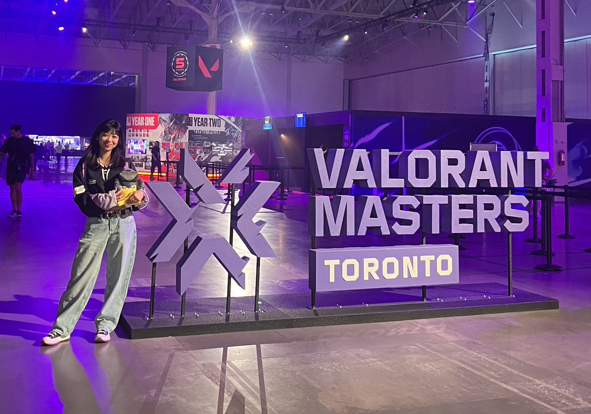 heejinfoools's tweet photo. meeting creators i've worked with in tourneys, made graphics and comms for + overall getting recognized for my work was so incredibly fulfilling :,)🤍
huge s/o to @valesportsna and @cheven_stang for inviting me and thank you #MastersToronto for being my first esports event <3 https://t.co/E4VPAKY3fU