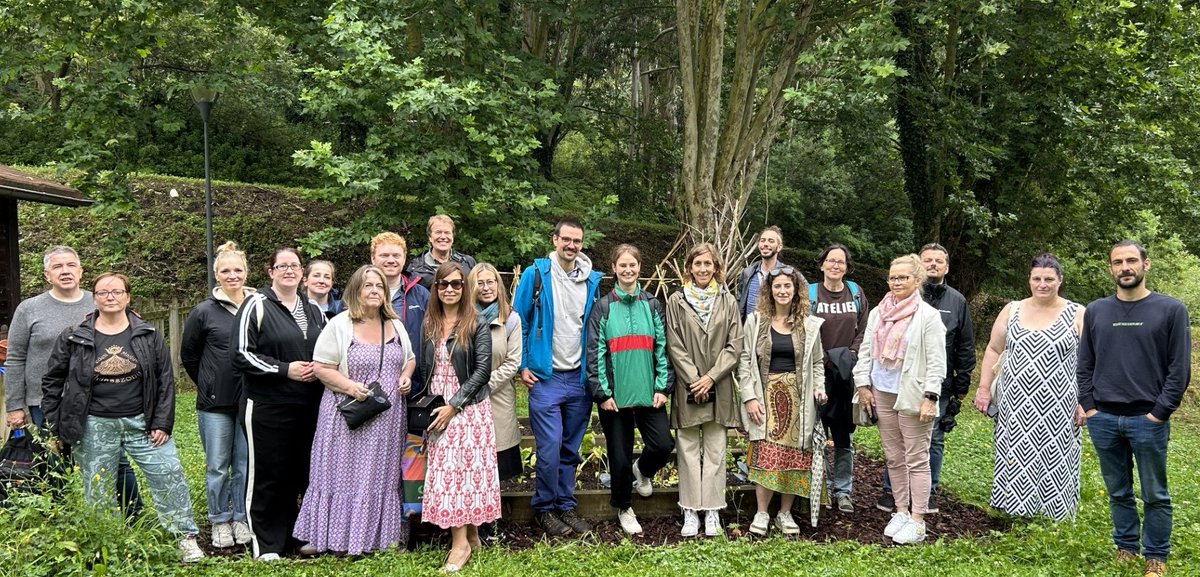 prospektiker's tweet photo. 🌿✨ El 2 y el 3 de junio se celebró el primer encuentro presencial del proyecto Green Cool Schools GROW Europe en Bilbao. Más de 10 socios europe@s reunidos para impulsar soluciones sostenibles en colegios 🌱📚 #GreenCoolSchoolsGROWEurope

https://t.co/10UaJHRoXg https://t.co/ujfzZDVT5P