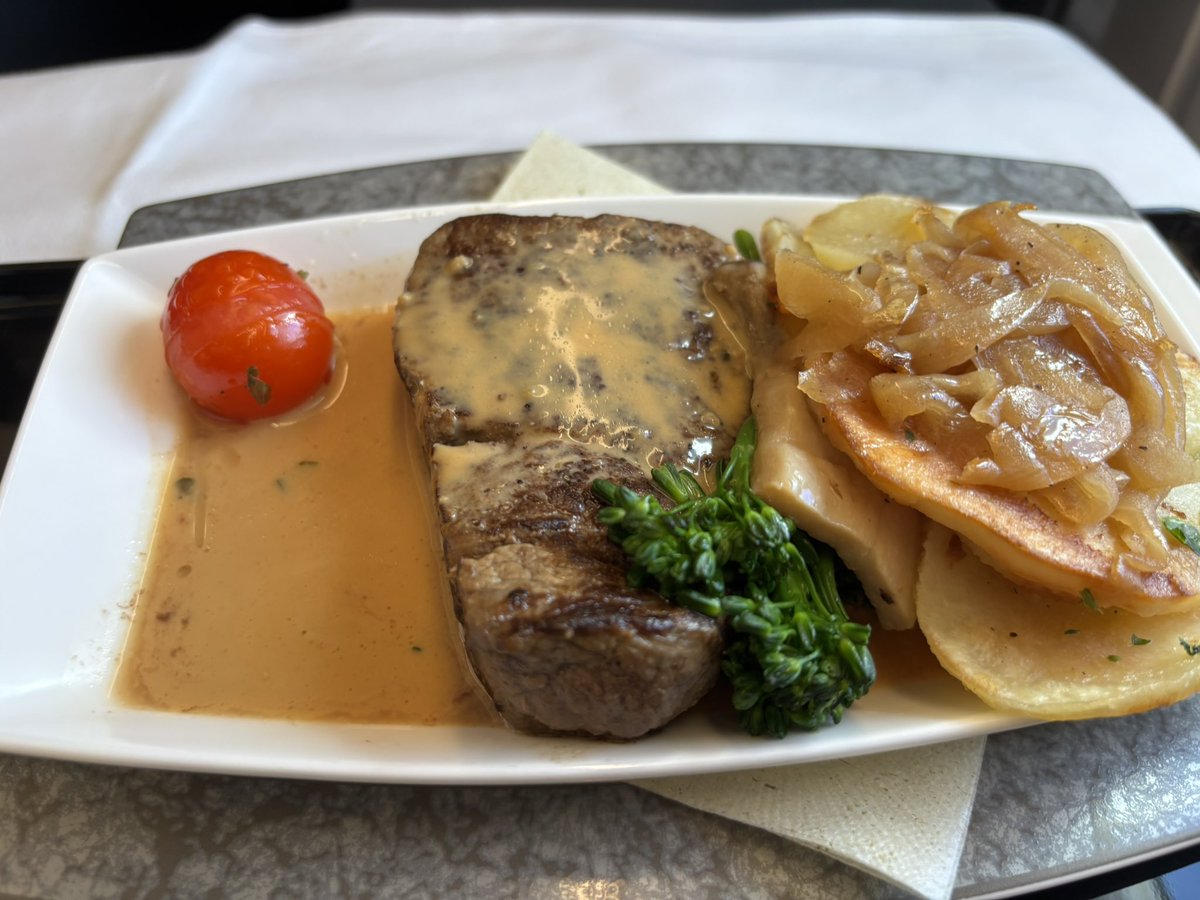 charlieb_lucy's tweet image. 今回はThe Room.