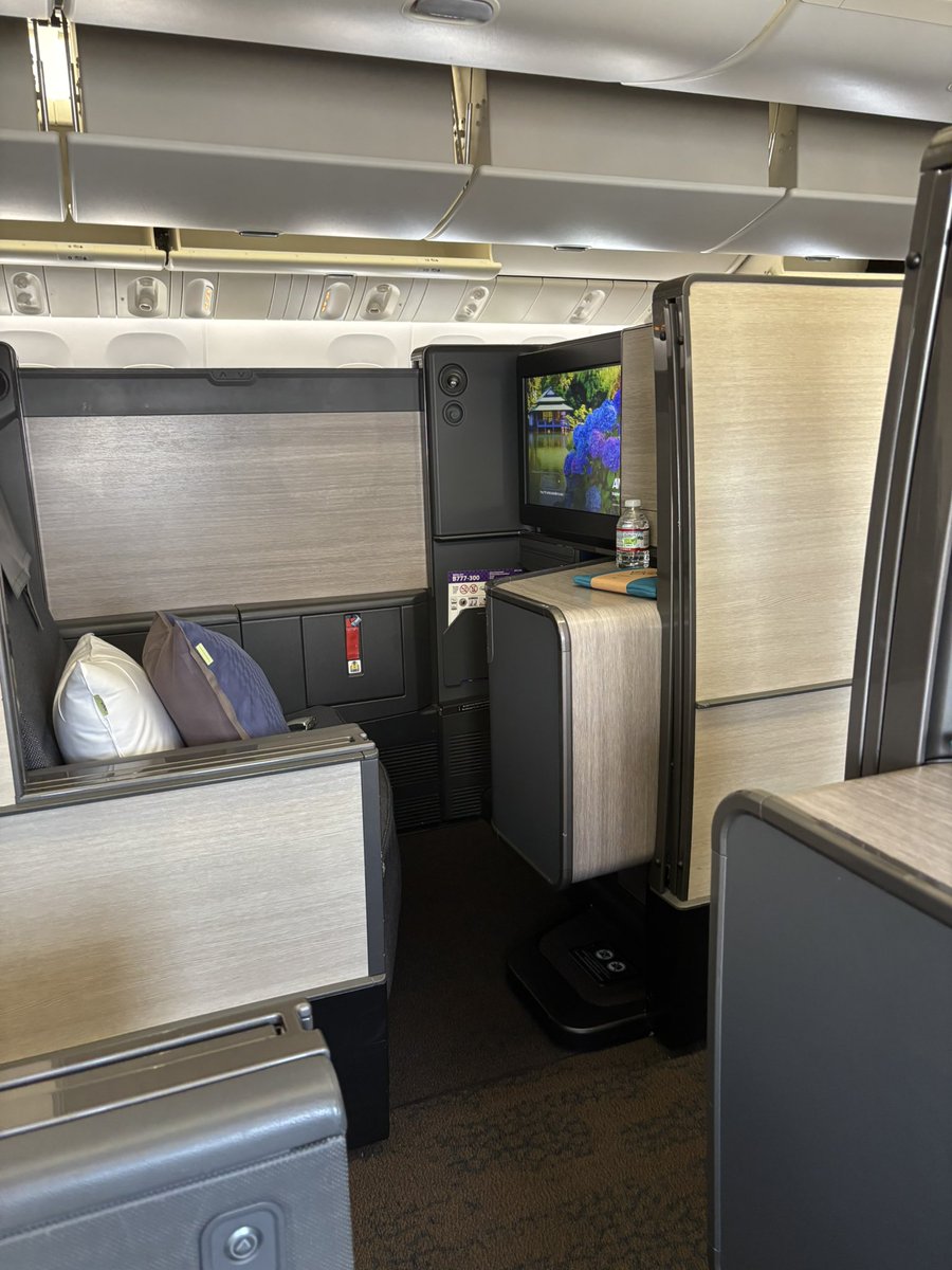 charlieb_lucy's tweet image. 今回はThe Room.