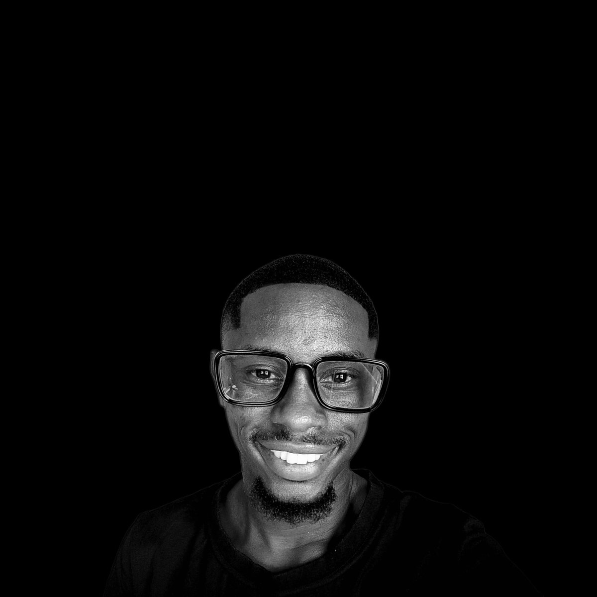miracleboytz's tweet image. Creators wengi Tanzania hawapotezi hela na nafasi kwa sababu hawana Vipaji...
Wanapoteza kwa sababu hawana personal brand inayojiuza.
Personal Brand yako ndio utambulisho wako mtandaoni.
Ni tofauti kati ya kupuuzwa na kufuatwa au kulipwa.
Nawasaidia creators kama wewe:β¦