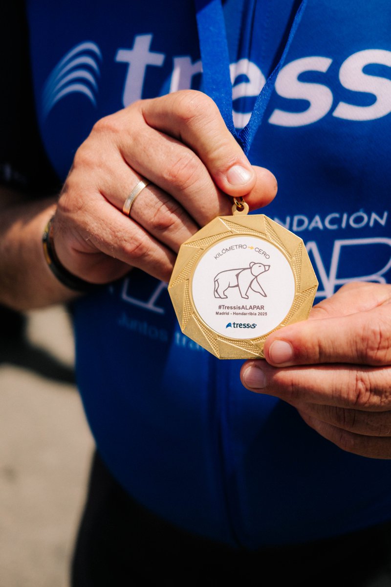 Tressis (@tressissv) on Twitter photo 🔥 ¡𝐑𝐞𝐭𝐨 𝐜𝐨𝐧𝐬𝐞𝐠𝐮𝐢𝐝𝐨! #TressisALAPAR
Nos propusimos ir de Madrid a Hondarribia en menos de 100 horas y lo hemos conseguido. ¡Ha sido una aventura maravillosa junto a la <a href="/fundacionalapar/">Fundación A LA PAR</a> y kilómetro 0!
🚵♂️ A pesar del calor y del desnivel del recorrido, el equipo se 🔥 ¡𝐑𝐞𝐭𝐨 𝐜𝐨𝐧𝐬𝐞𝐠𝐮𝐢𝐝𝐨! #TressisALAPAR
Nos propusimos ir de Madrid a Hondarribia en menos de 100 horas y lo hemos conseguido. ¡Ha sido una aventura maravillosa junto a la <a href="/fundacionalapar/">Fundación A LA PAR</a> y kilómetro 0!
🚵♂️ A pesar del calor y del desnivel del recorrido, el equipo se