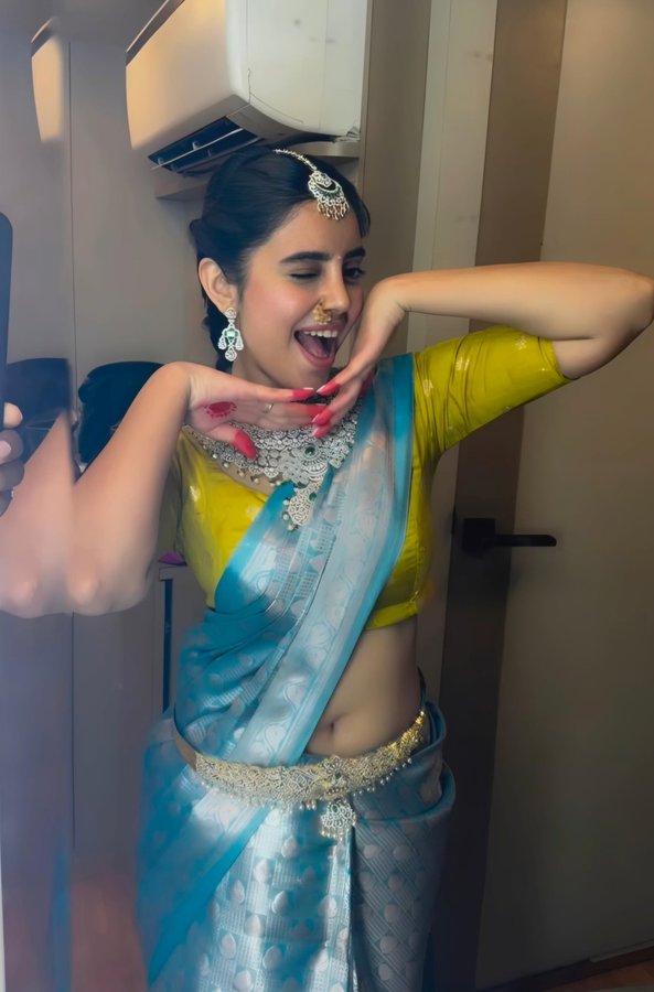 GuMLYciagAI2sXe?format=jpg&name=900x900