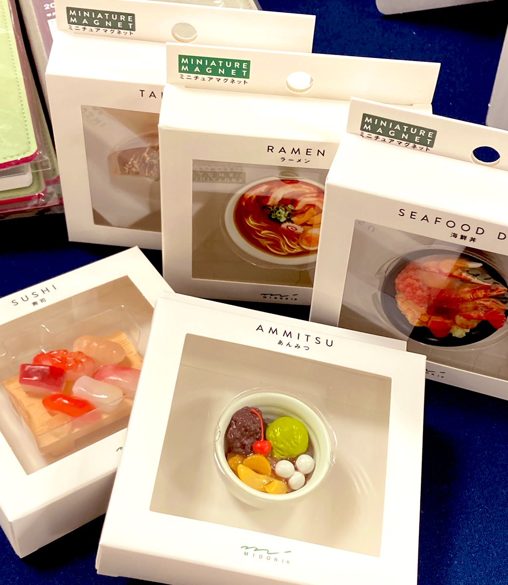 \新商品/
ミドリカンパニーから超リアルな日本の食べ物の『ミニチュアマグネット』が入荷いたしました

厚い紙もしっかり固定できる強力なネオジム磁石を使用しており外国の方へのお土産にも喜ばれそうです
¥968
