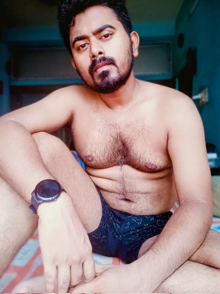 Thirsty Tuesdays 🔥 🔥 
#playbold #hotindianmen #hotmen #indianmen #handsomeindian #hotindian #hot #sexy #beardman #photography #shorts #SelfLove
