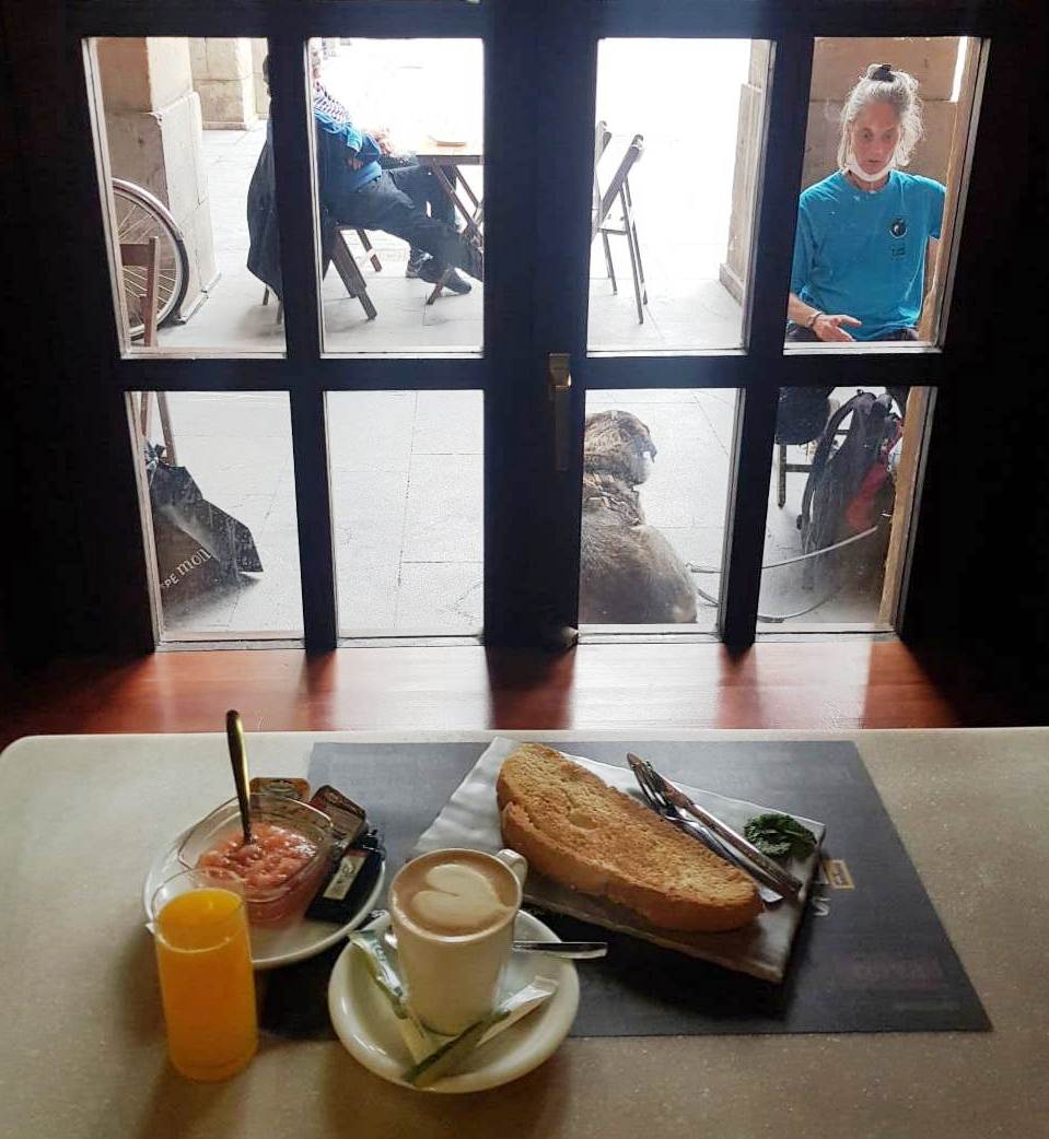 LaBoticaIndiana's tweet photo. ¡Buenos días!
📆 Martes 24 de junio. ¿Quién se apunta a desayunar en cualquiera de nuestros locales en #Asturias?
🎯 https://t.co/3IYi9NyiyQ
Estamos en #Gijón #Candás #Pravia #PoladeSiero y #Colloto.
📷 La Botica Indiana de la Plaza Mayor, en Gijón.
#tostada #café #zumo https://t.co/D5kWLP0Lzh