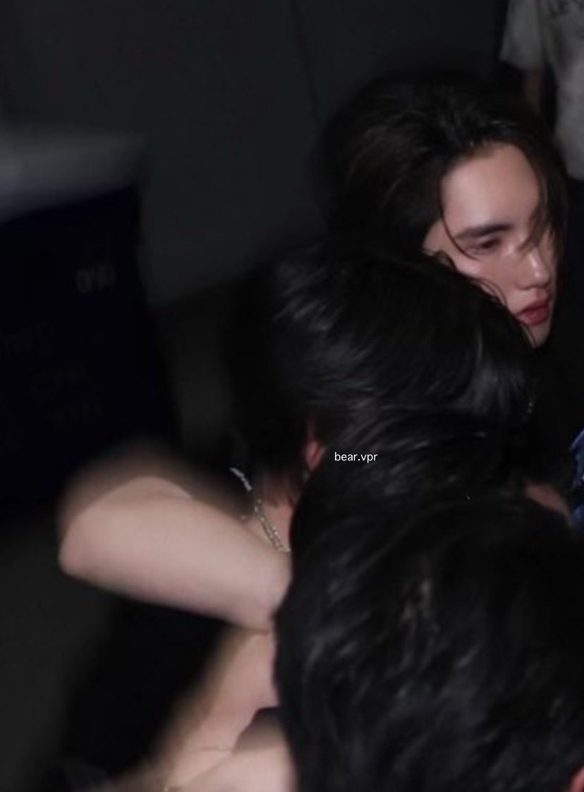 maybeitschu's tweet photo. จัดไปหนึ่งกอดคอ https://t.co/BAzOJbHEn3