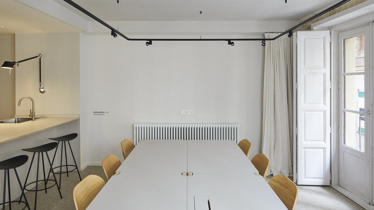 Jung_Iberica's tweet image. #c45interiorismo ha fusionado oficina y hogar en Zaragoza con un diseño polivalente y una fuerte identidad visual. Los mecanismos LS 990 de #JUNGibérica se integran con una paleta neutra. ¿Te gusta? ¡Cuéntanos tu opinión! #interiorismo #diseño
classico45.com