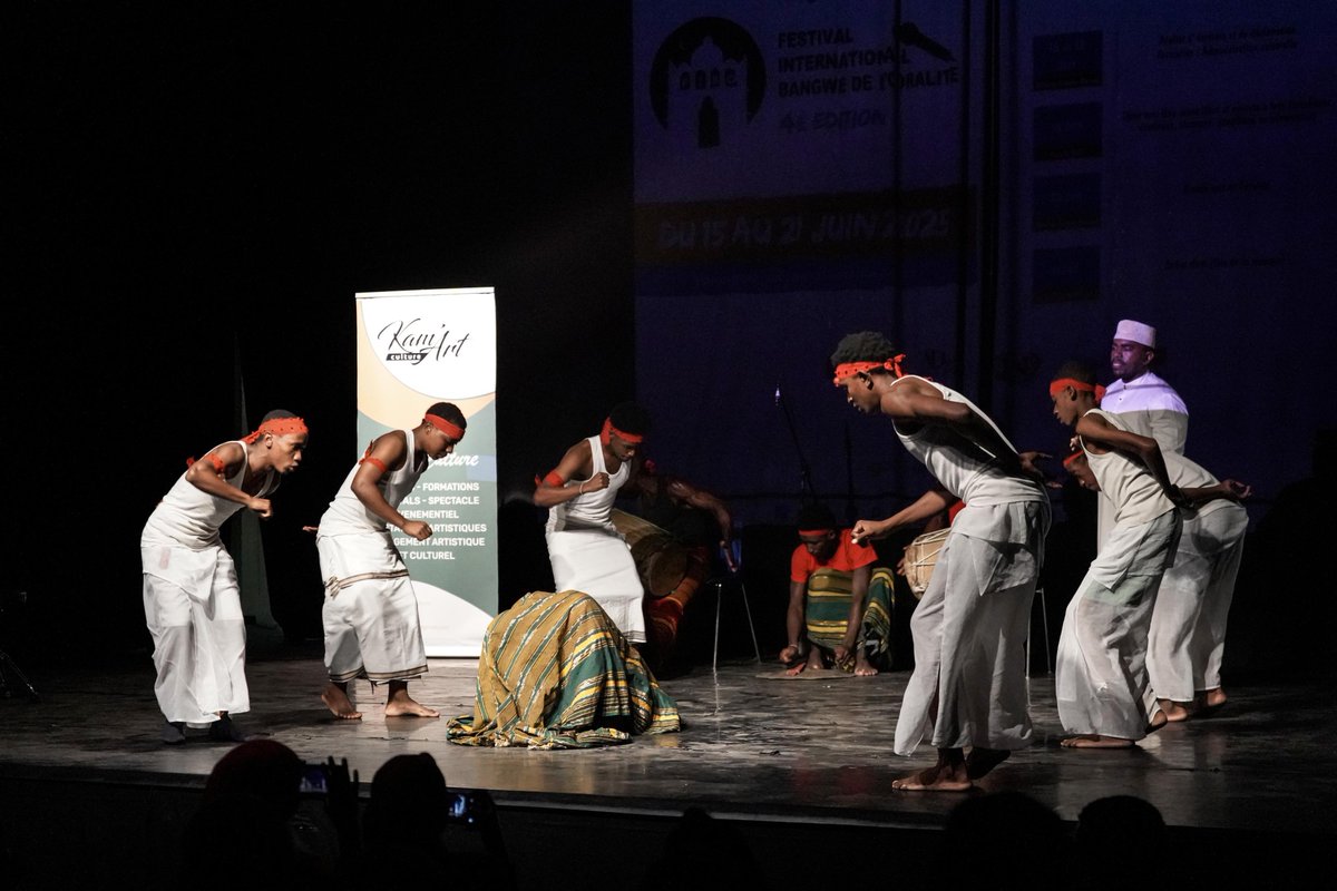 La Grande Nuit de l’Oralité :
Un hommage vibrant au patrimoine immatériel
La quatrième édition du Festival International Bangwe de l’Oralité a connu son apothéose le vendredi 20 juin 2025, à Moroni. 
lagazettedescomores.com/soci%C3%A9t%C3…