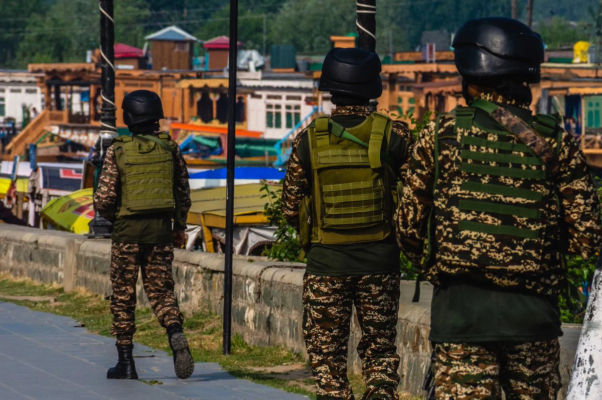 Valley_hunters_'s tweet photo. In times of heightened sensitivity, CRPF and SOG remain vigilant in ensuring the safety of all during the Amarnath Yatra in J&amp;K.
#ceasefire #AdaniAGM2025 #JusticeForBikeTaxis Karnataka Needs BikeTaxis #Varanasi #PanchayatS4 #ContentIsKingMAdhikari_E4M #Khamenei Israel &amp; Iran https://t.co/ElOBjPjS3R